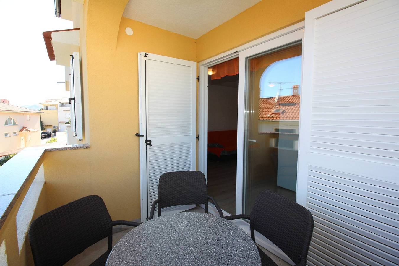 Appartement entier, Capic Z5 - Apartment with Balcony and Parking spot, 300 m from the Beach in Zarok, Baška