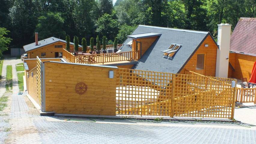 Ferienhaus für 33 Personen, mit Balkon und Terrasse sowie Garten und Pool