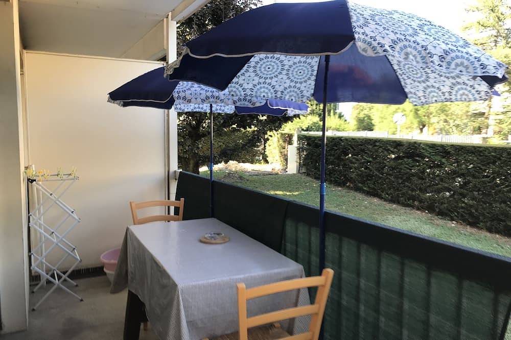 Entire apartment, Beautiful T1 30 m2, gated, near downtown, private parking. Wireless in Thonon-les-Bains, Thonon-les-Bains region