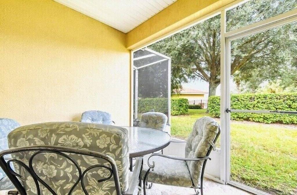 Snow Bird friendly..Gorgeous 3 bed 2 bath vacation property in a gated community in Lake Marion (FL)
