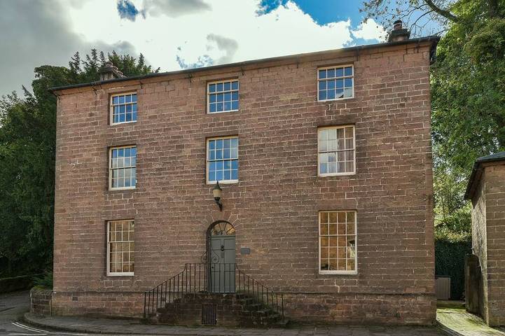 Cottage for 14 people, with Garden in Cromford