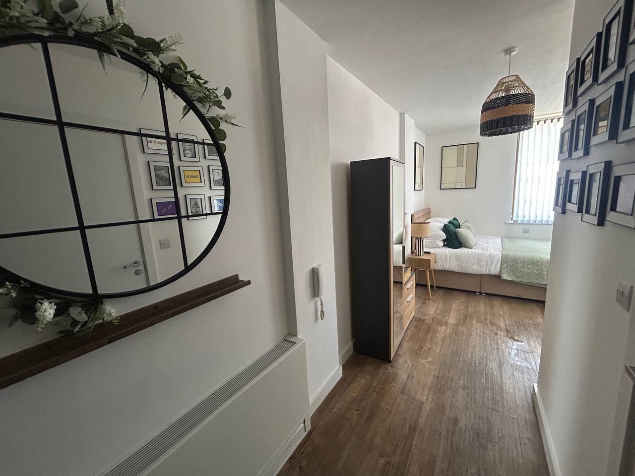 Entire studio, City Center 1-Bed Studio, Sleeps 2 with City Views in Liverpool, Merseyside