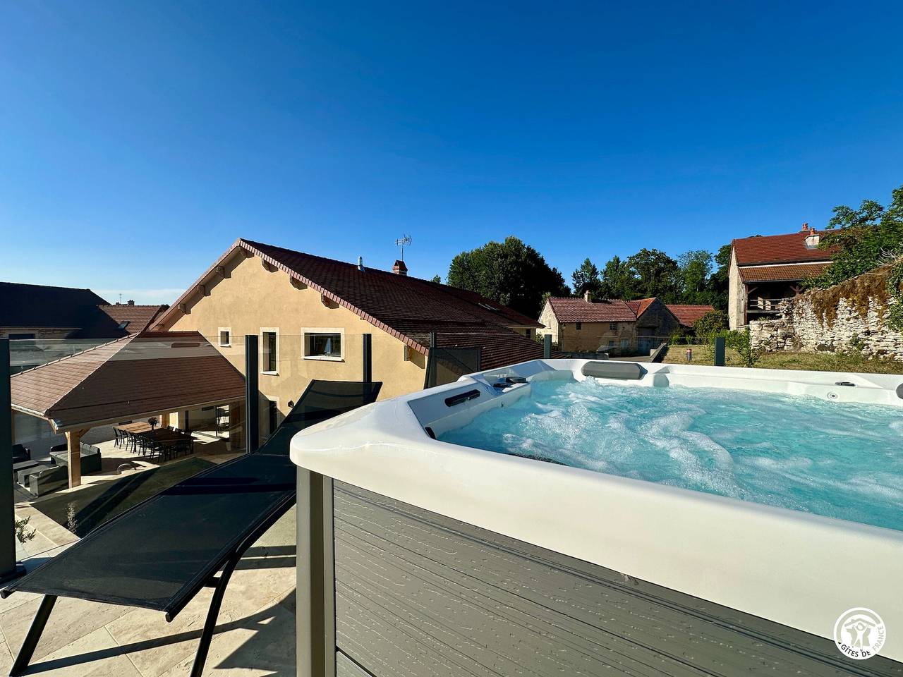 Gîte mit Pool - 8 Pers. in Échalot, Montbard und Umgebung