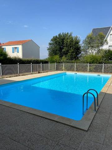 Gîte pour 4 personnes, avec piscine et jardin à Port-des-Barques