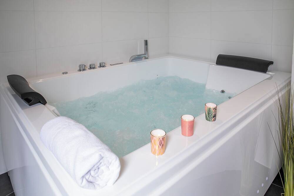 Ganze Wohnung, A cocoon of relaxation in the heart of the vineyards and the most beautiful market in Burgundy. in Chablis, Auxerre und Umgebung