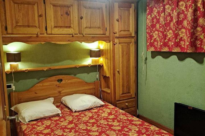 Gîte pour 4 personnes, avec terrasse dans Lac des Confins - 2