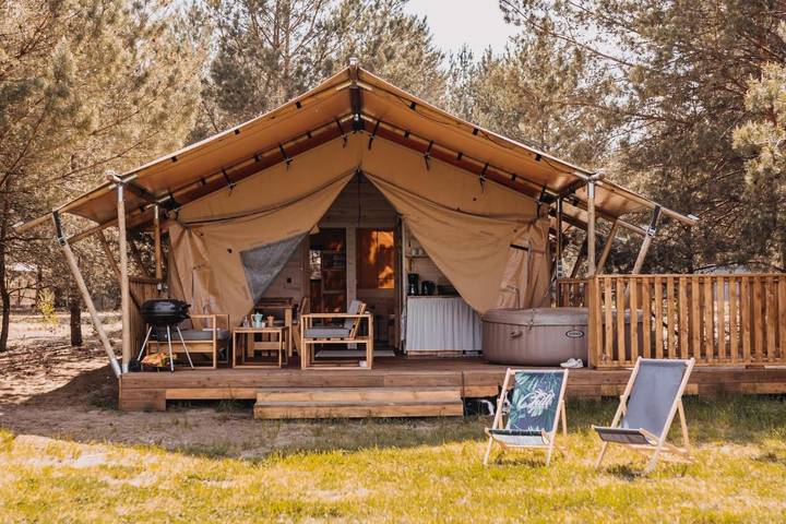 Glamping dla 4 osób, z ogród i jacuzzi na Wielkopolska