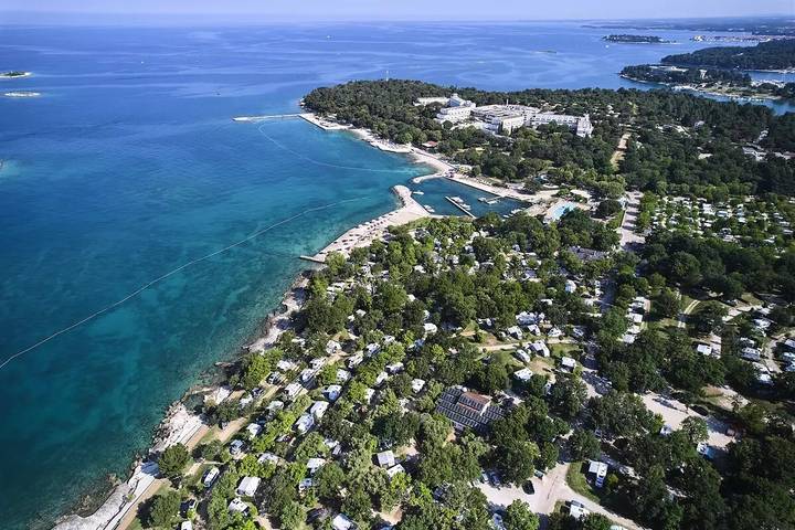 Camping für 5 Personen, mit Terrasse in Funtana