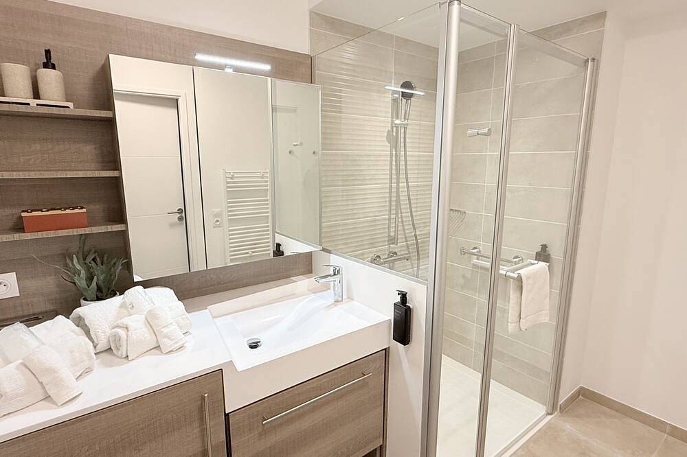 Ganze Wohnung, Apartment-Superior-Ensuite mit Dusche in Aubenas, Ardèche