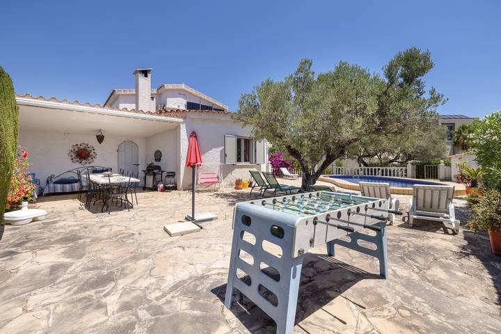 Casa de vacaciones 'Casa Viviana' con piscina privada, terraza privada y aire acondicionado in La Ampolla, Costa Dorada