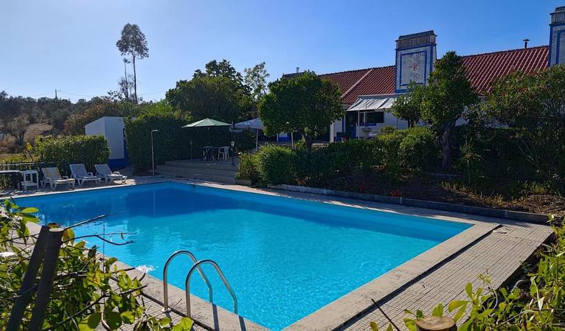 Casa de férias para 7 pessoas, com piscina e vista e ainda jardim, com animais de estimação em Montemor-o-Novo