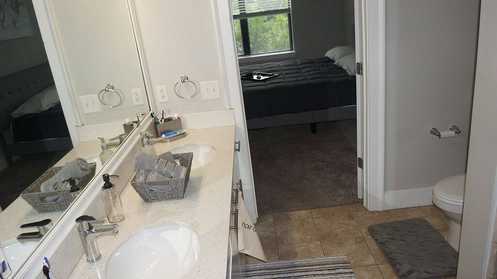 Ganze Wohnung, Modern Spacious Condo King Bed w.Rooftop Pool &Gym in Atlanta, Fulton County