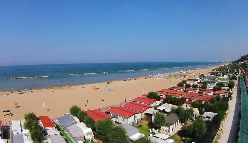 Camping per 4 persone, con Terrazza a Pesaro
