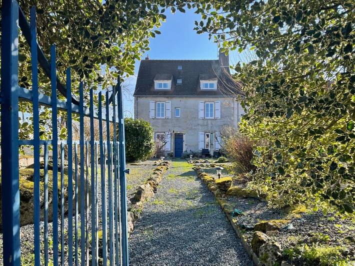 Location de vacances pour 12 personnes, avec jardin ainsi que vue sur le lac et vue, animaux acceptés à Châtelus-Malvaleix