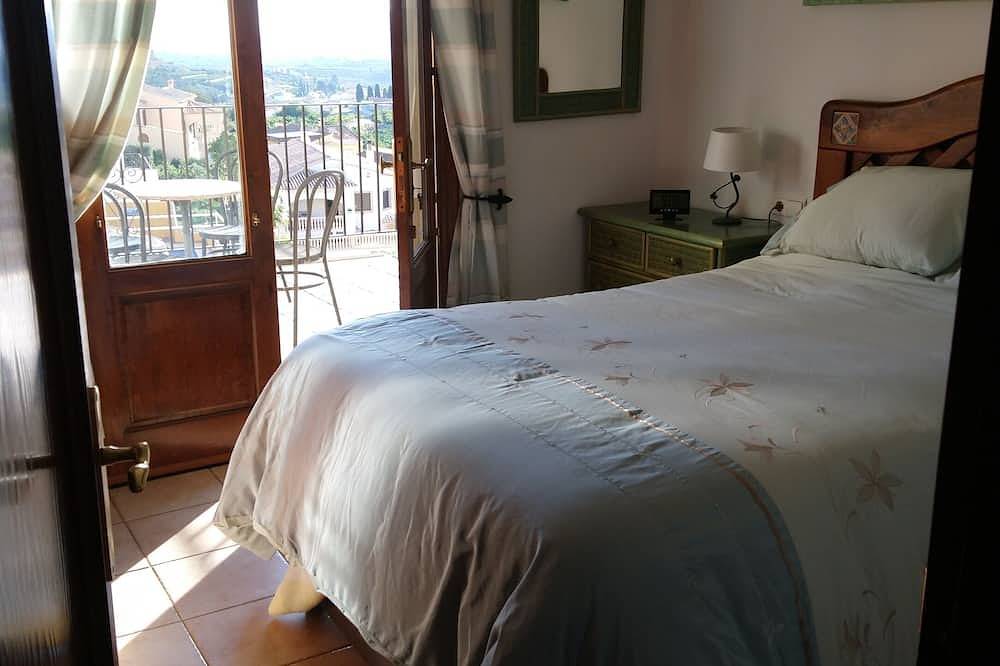 Lovely Villa with gorgeous views - Sleeps 6 (Heated Pool) in Adsubia, Alicante Province