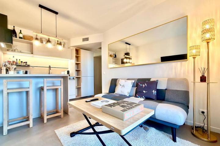 Gîte pour 4 personnes, avec jardin ainsi que piscine et vue dans Plage de la Bouillabaisse - 3