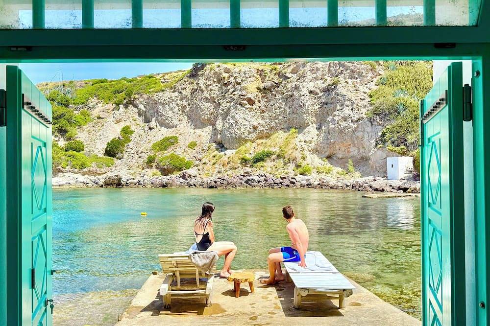 Appartement entier, Milos Boathouse-Only one in Milos with sea view on both sides & stunning sunset in Plaka (Milos), Milos