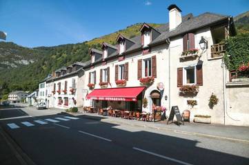 Hôtel pour 3 personnes, avec jardin ainsi que terrasse et vue à Urdos