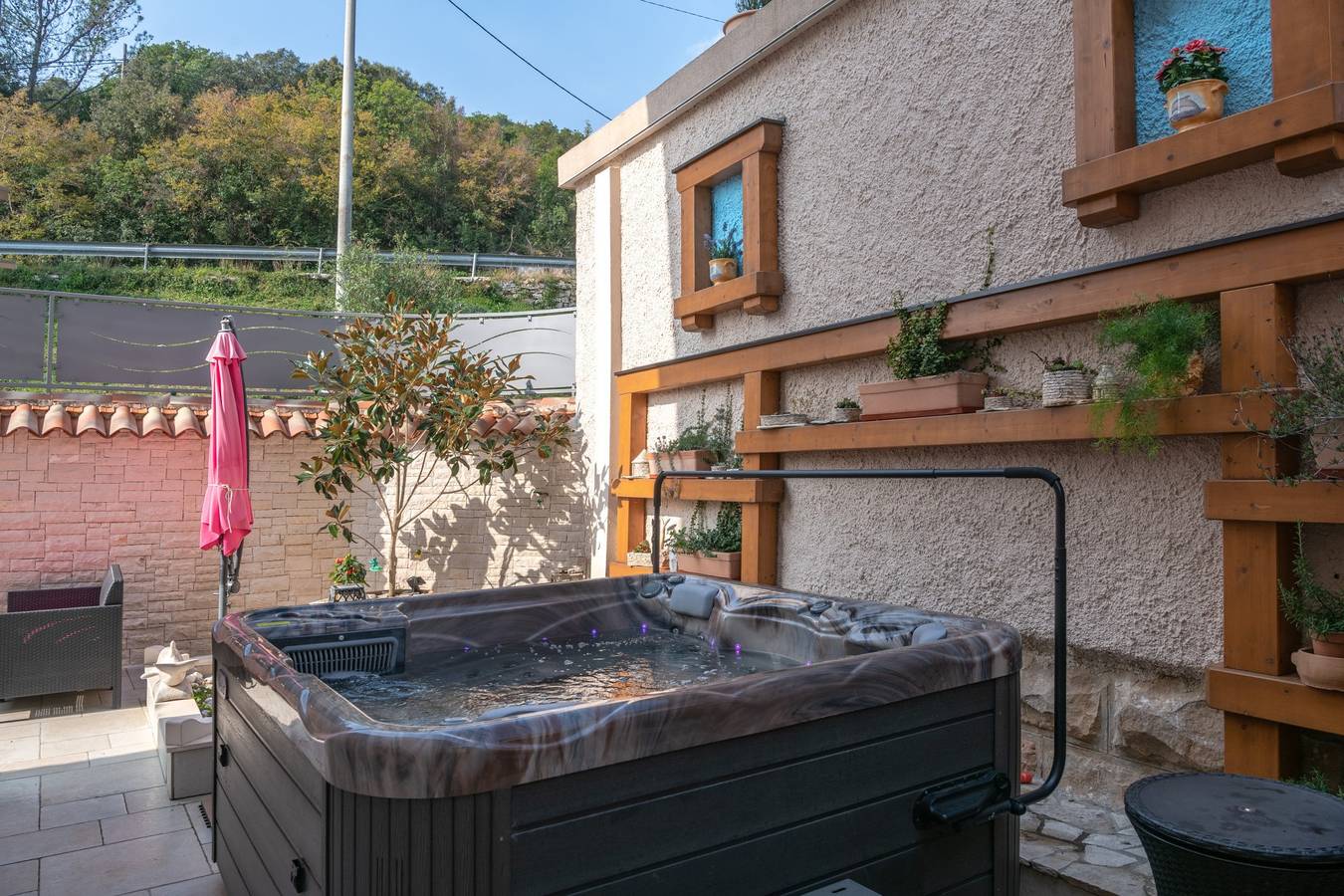 Villa Porto in ruhiger Lage mit Meerblick. in Marčana, Südküste Istrien