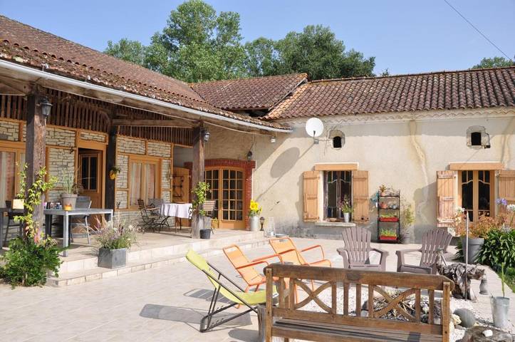 Chambre d’hôte pour 2 personnes, avec Terrasse ainsi que Jardin et Vue à Auriébat