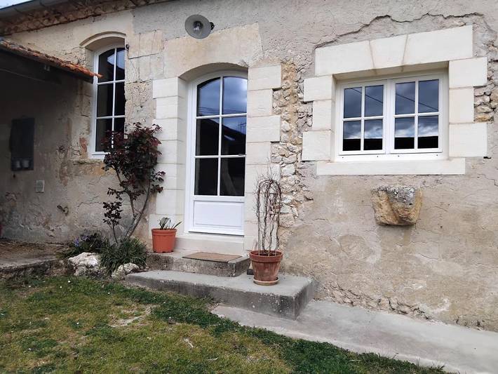 Location de vacances pour 3 personnes, avec jardin ainsi que vue et terrasse à Montagnac-la-Crempse - 4