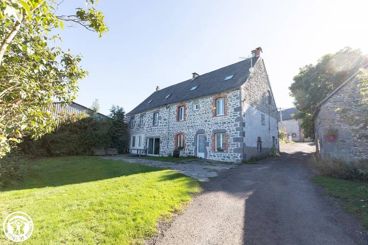 Gîte pour 6 personnes, avec Terrasse ainsi que Jardin et Vue