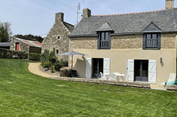 Gîte pour 4 personnes, avec jardin et terrasse à Locoal-Mendon