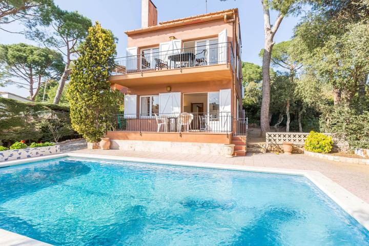 Studio für 2 Personen, mit Terrasse und Pool in Palafrugell