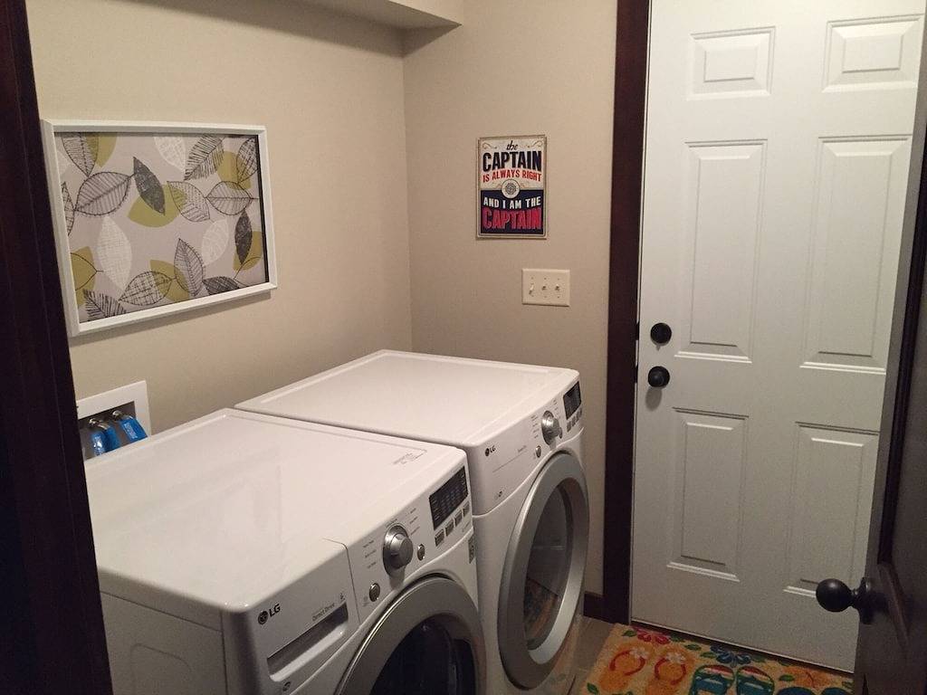 Nagelneue Okoboji Ferienhütte mit großem Pool im Hinterhof !!! Brücken Bucht !! in Dickinson County