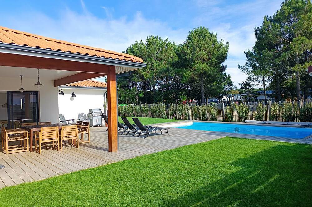 Villa with heated pool on the beach in Mimizan, Côte d’Argent