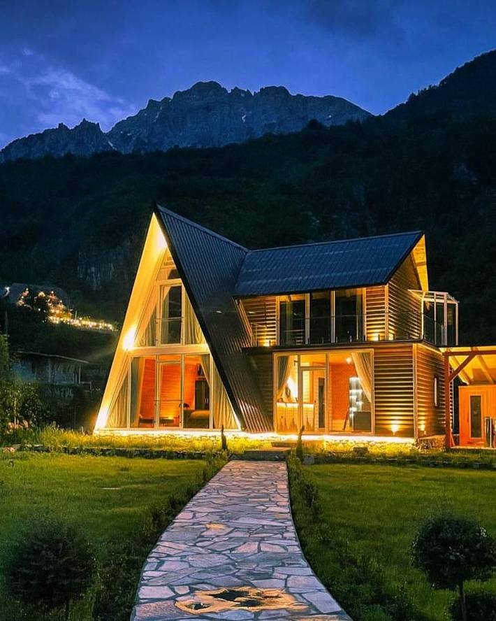 Location de vacances pour 6 personnes, avec Balcon et Jacuzzi ainsi que Terrasse et Jardin dans Theth
