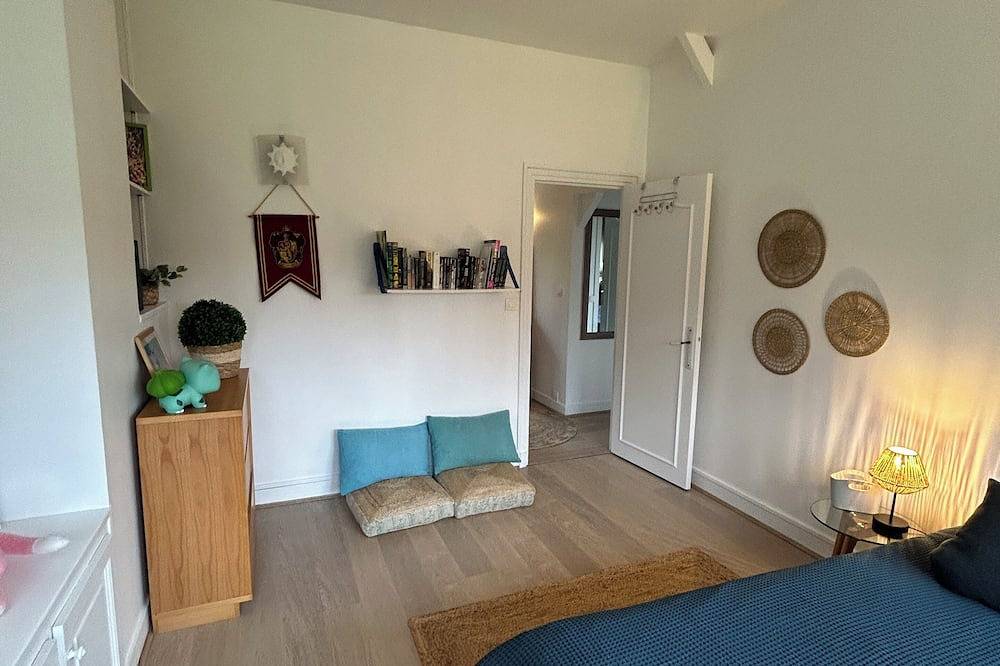 Appartement entier, Maison familiale.Grand jardin arboré(Versailles/Paris/Yvelines 78) in La Celle-Saint-Cloud, Yvelines