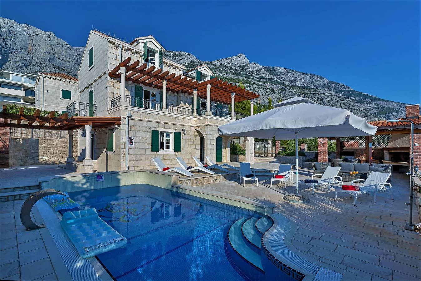 Villa Vikki mit Pool und Meerblick in Makarska, Makarska Riviera