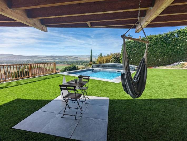 Appartement de vacances pour 5 personnes, avec piscine ainsi que jardin et vue