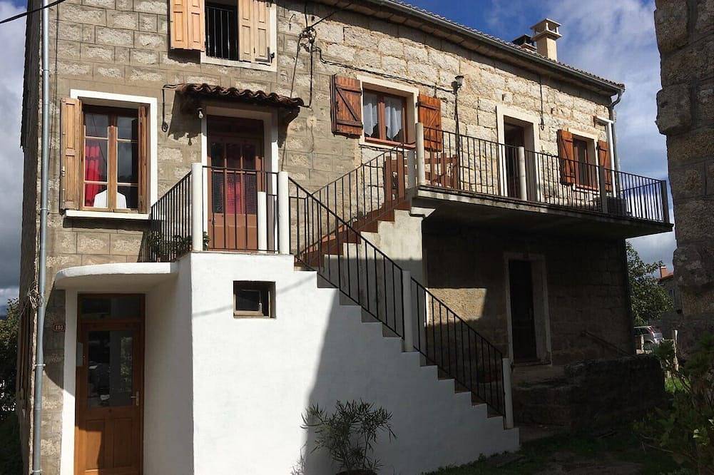 Maison de Village typique in Sainte-Lucie-de-Tallano, Parc naturel régional de Corse