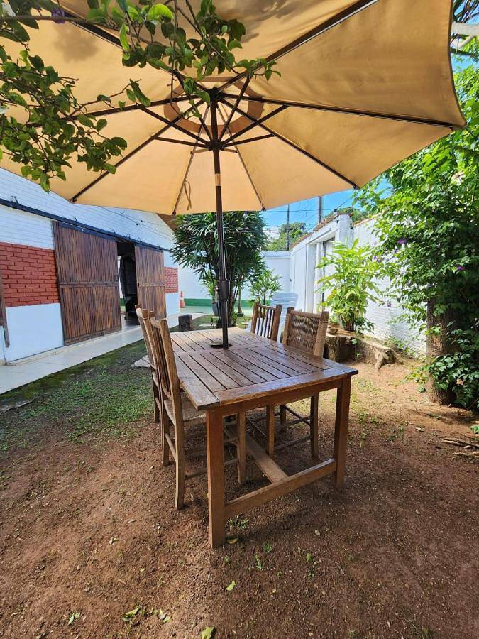 Casas e apartamentos de temporada para 3 pessoas, com terraço e jardim no Guarujá