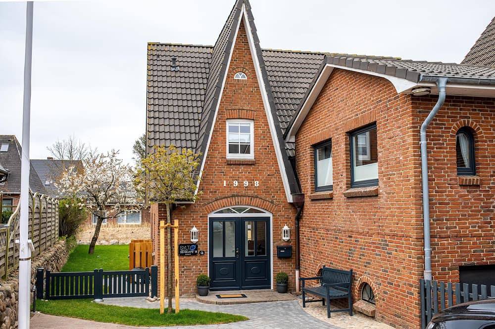 Zentrales Luxus Haus für 4 Pers. mit Sauna, Garten, 2 Pkw-Stellplätzen, WLAN. in Tinnum, Sylt (Gemeinde)