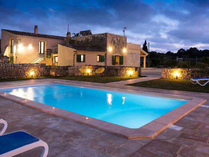 Ferienhaus für 8 Personen, mit Balkon und Terrasse sowie Garten und Pool in Ses Covetes