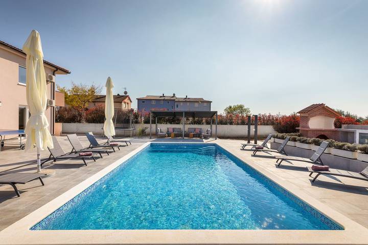 Villa Berg II - Pool, Game Room, Trampoline in Valbandon, Südküste Istrien