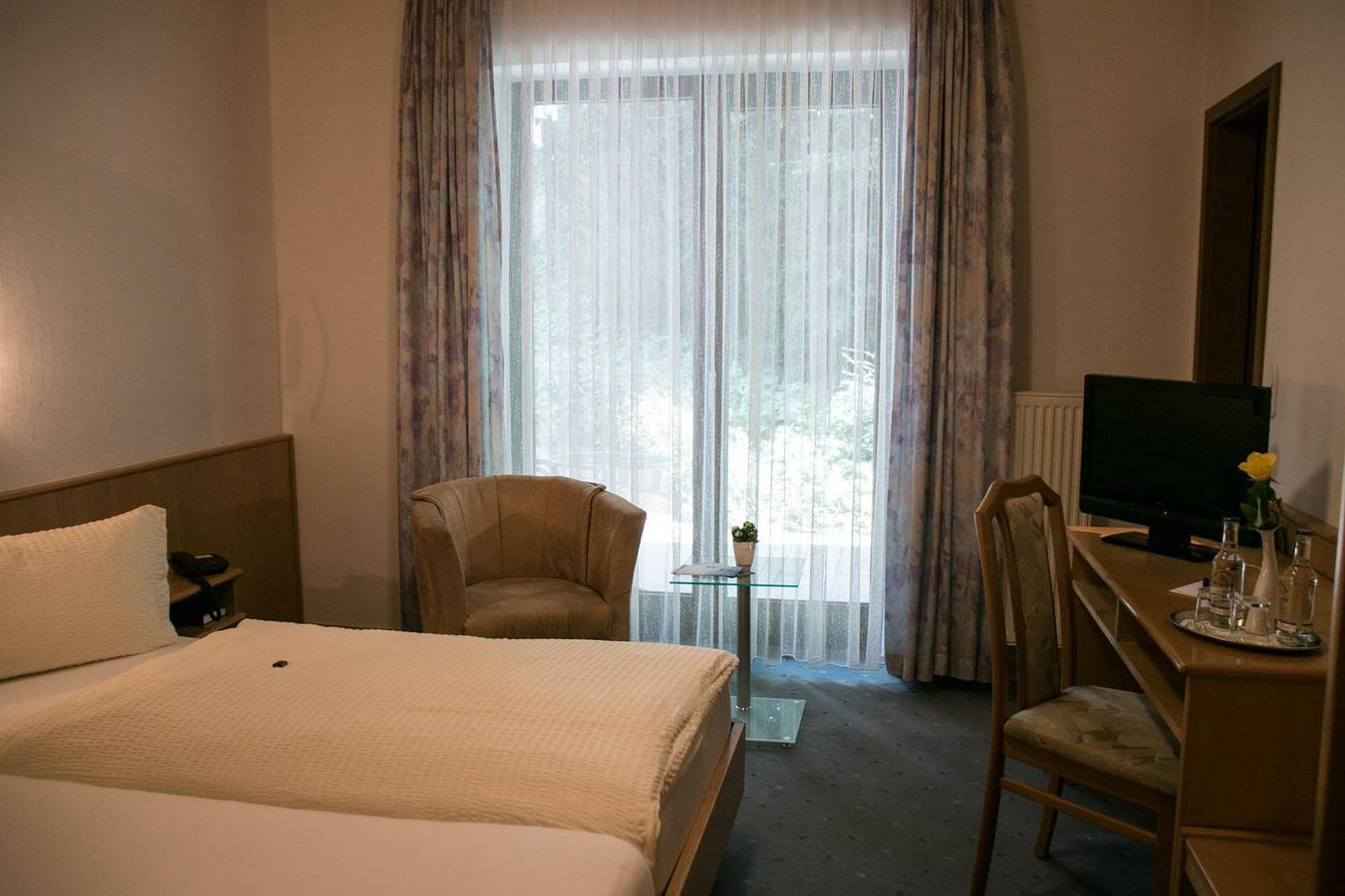 Single room, shower, toilet in Heiligenkirchen, Detmold