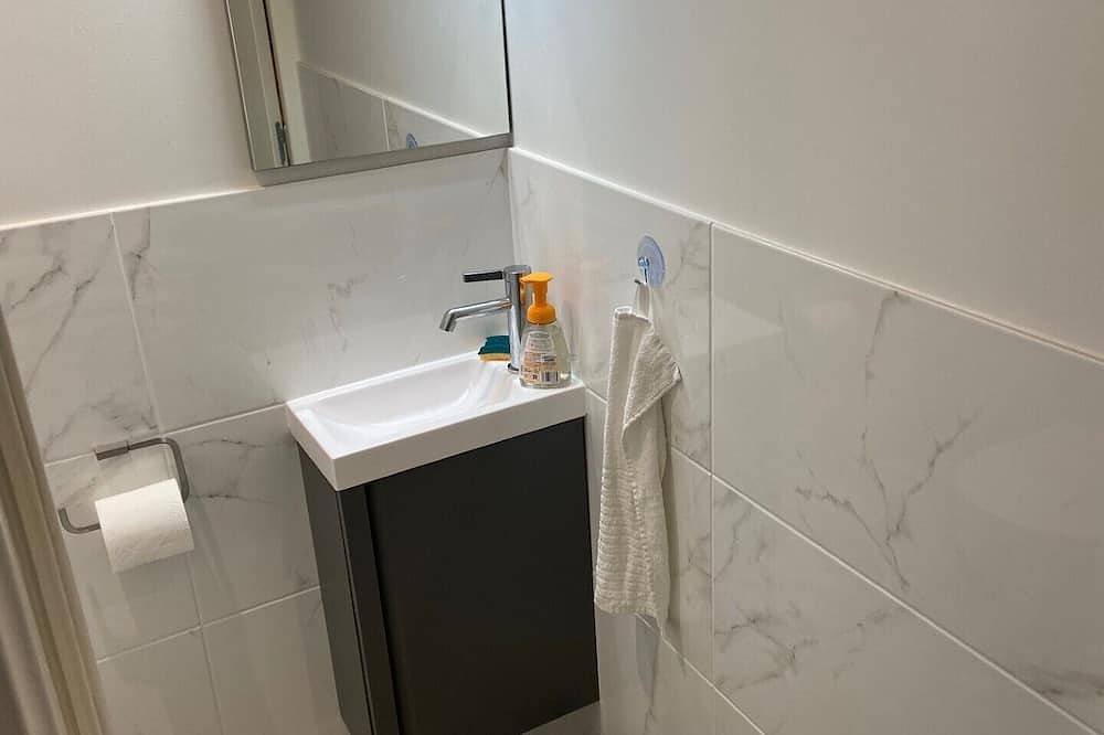 Entire apartment, New 2-person apartment with streetcar access to the 24h Le Mans racetrack in Le Mans, Sarthe