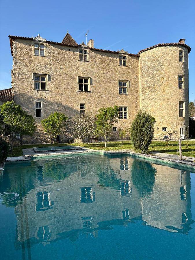 Location de vacances pour 2 personnes, avec Terrasse et Jardin ainsi que Piscine et Vue à Fourcès