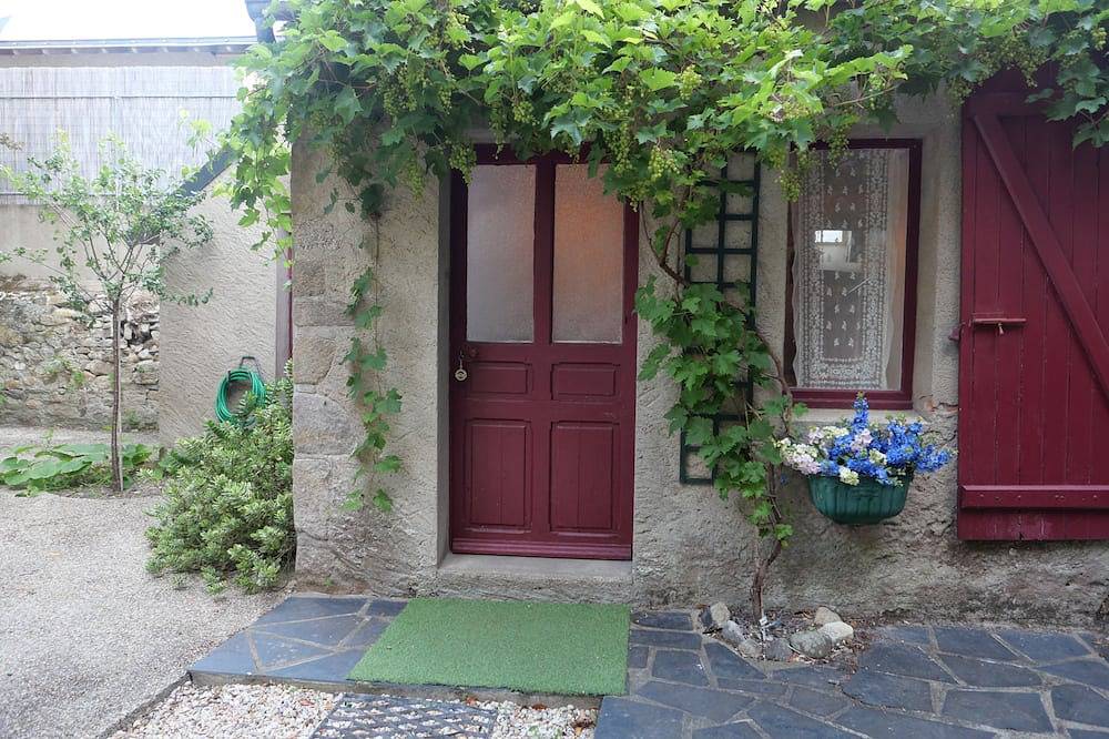 Studio overlooking garden for 2 persons in Le Pouliguen, Côte de Jade