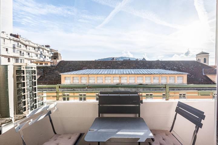 Gîte pour 4 personnes, avec balcon dans Office De Tourisme Lac D Annecy Rive Plein Soleil