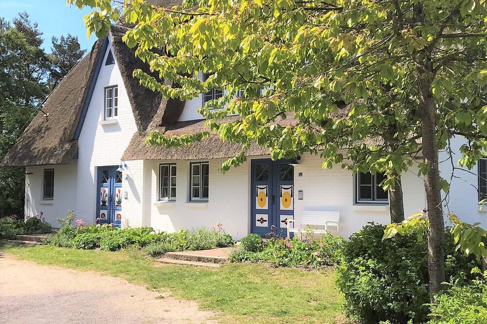 Ganze Wohnung, Ferienwohnung im Reethaus, direkt am Strand für 2-4 Personen in Müggenburg, Zingst