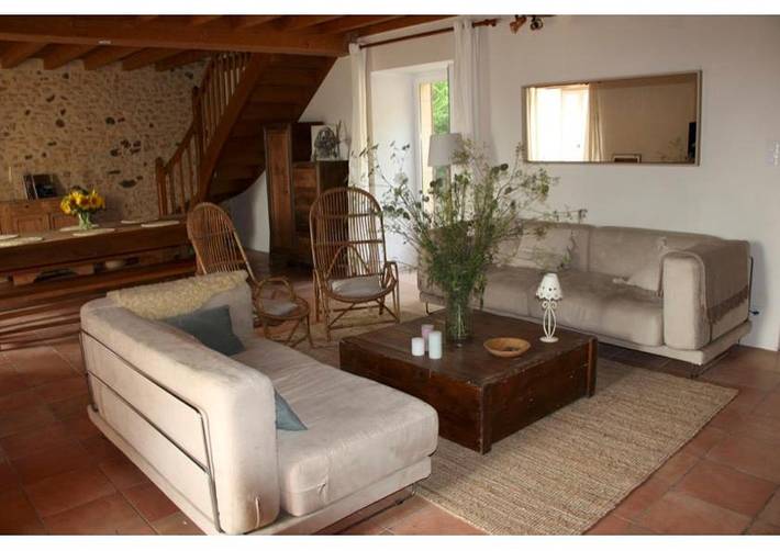 Location de vacances pour 6 personnes, avec jardin et piscine à Paunat