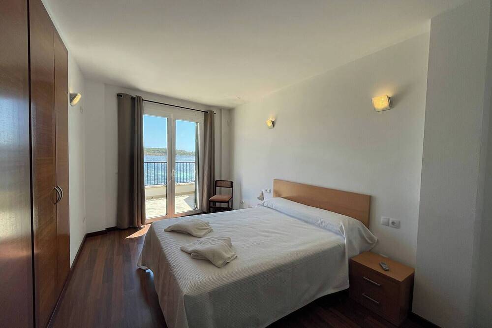 Apartamento entero, Apartamento en primera línea de mar in Fornells, Es Mercadal