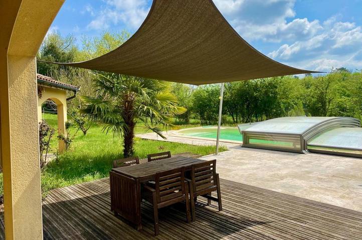 Location de vacances pour 6 personnes, avec piscine et jardin à Veyrignac - 2