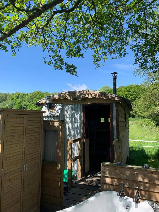 Camping for 4 people, with garden and view, with pets in Hampshire