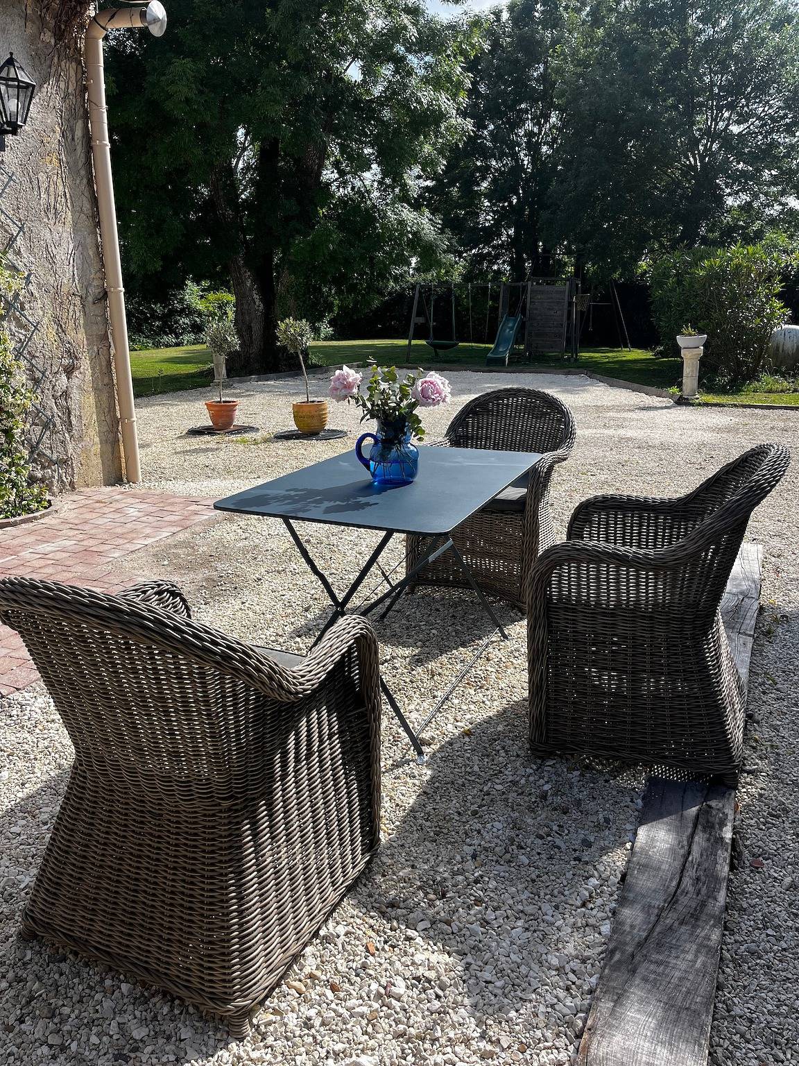 Maison Bord’Eau - Bord de Dordogne, jardin partagé, Wi-Fi et climatisation in Saint-André-de-Cubzac, Région de Blaye
